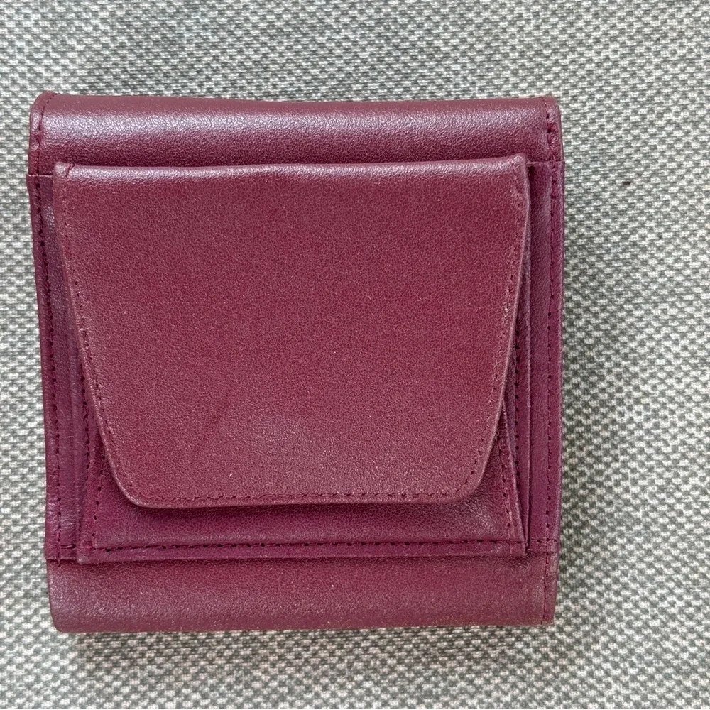 VTG | BUXTON BURGUNDY 100% LEATHER ACCORDION SNAP WALLET QUIET LUXURY DESIGNER
